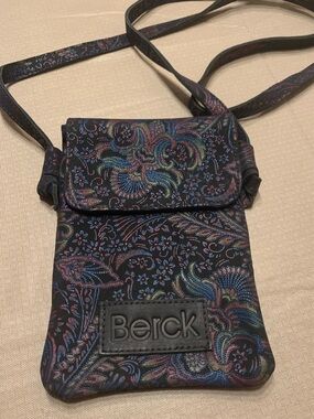 Berck Jameson Women's Crossbody Phone Bag in Multicolor Paisley